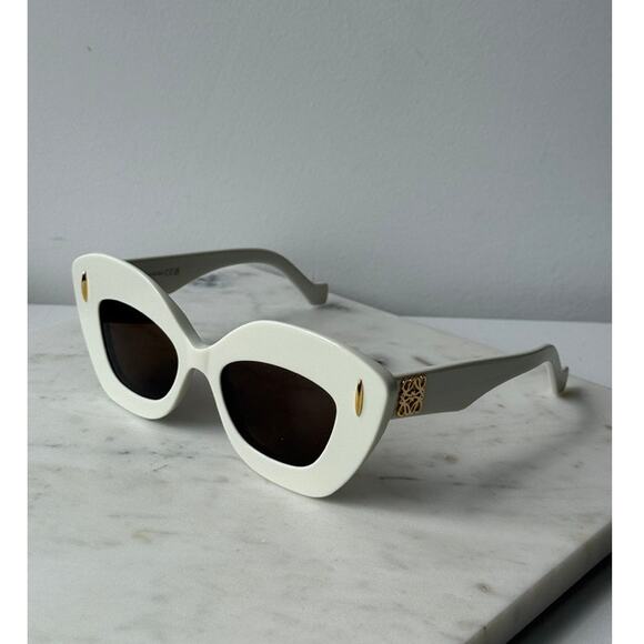 NEW Loewe LW40127I Anagram Thick Sunglasses in White - Picture 1 of 7